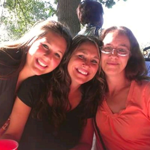 Profile Picture of Terese Revak (@tereserevak) on Poshmark