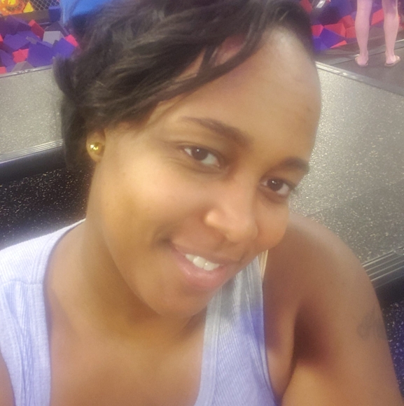 Profile Picture of Crystal Graves (@crystalgraves18) on Poshmark