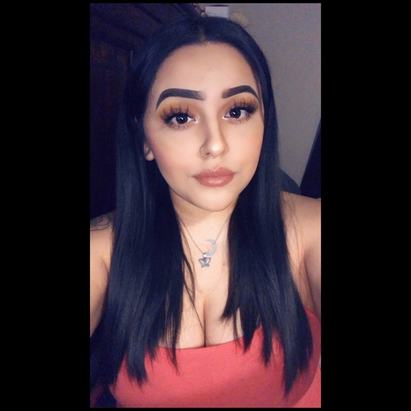 Karina Rayon - Poshmark Profile Picture of Karina Rayon (@kwuunder) on Poshmark