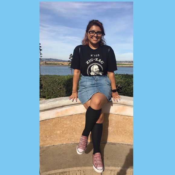 Profile Picture of Maxine Alvarez (@maxtheoddone) on Poshmark