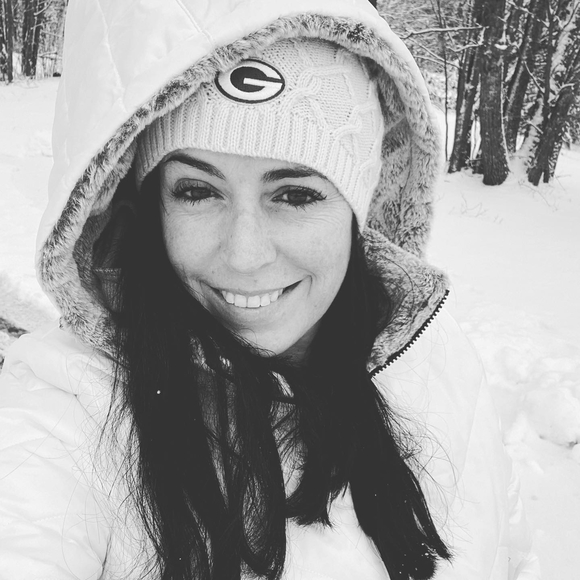 Profile Picture of Shonn Devroy (@shonnelizabeth) on Poshmark