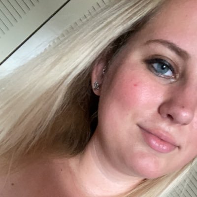 Profile Picture of Chelsea Roscart (@roscartc1220) on Twitter