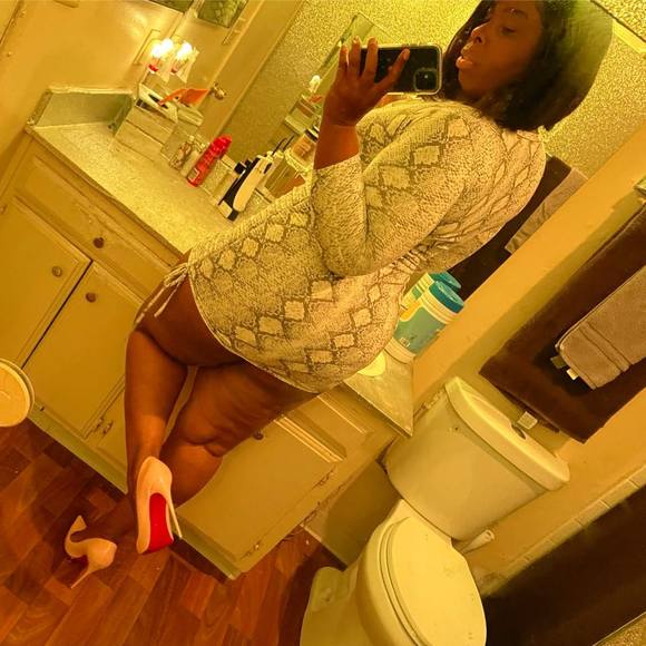 Profile Picture of Beverly Gibson (@tiffany0392) on Poshmark