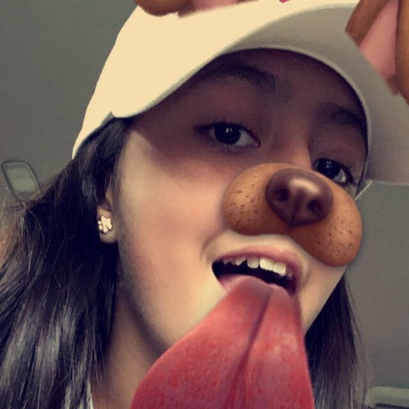 Profile Picture of Daniela Nava (@danielanava21) on Poshmark