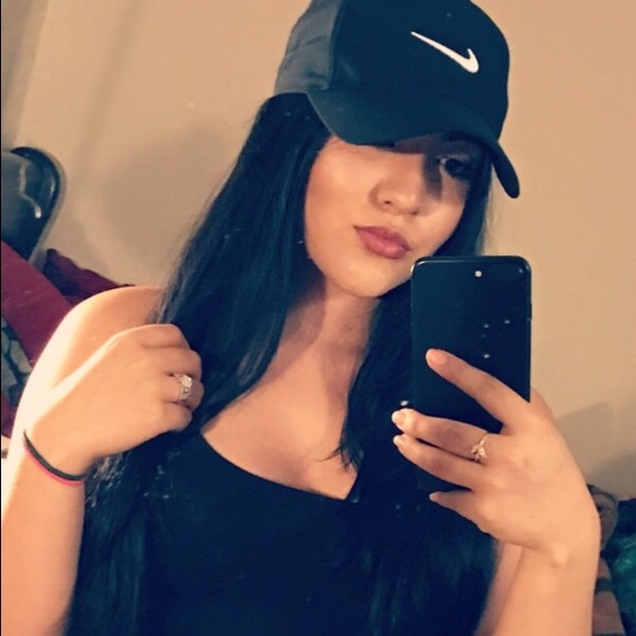 Profile Picture of Rosa Macias (@sweet_rosa16) on Poshmark