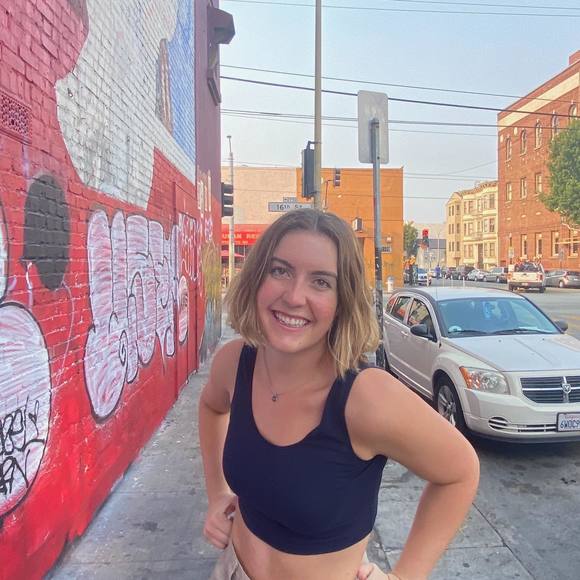 Profile Picture of Carlie Stipe (@carliestipe) on Poshmark