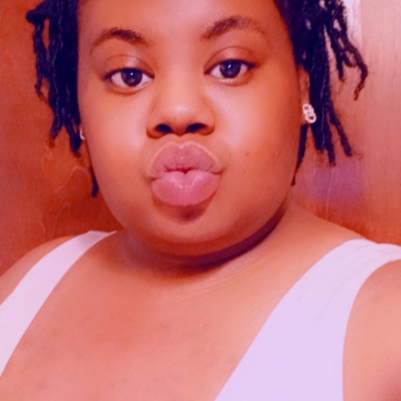 Profile Picture of Kianda Webb (@neverendkianda) on Poshmark