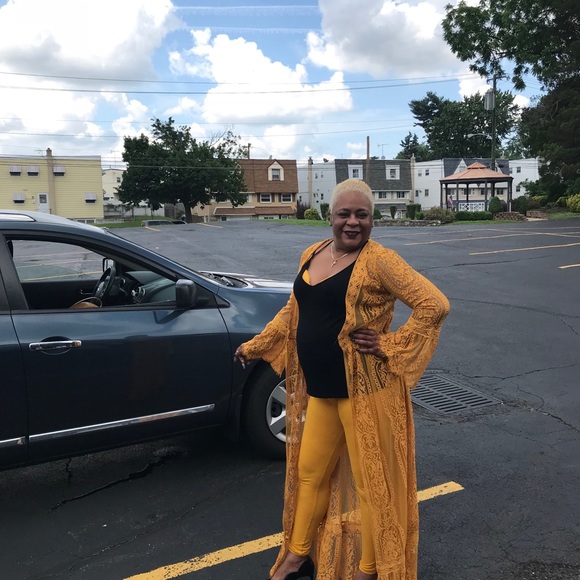Profile Picture of Michelle Hooks (@mhooks8585) on Poshmark