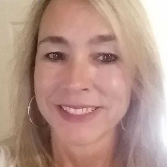 Profile Picture of Diane Sandwell (@sandwell) on Poshmark