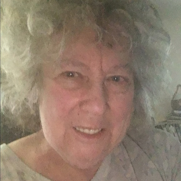 Profile Picture of Suzanne Foote (@seewalk) on Poshmark