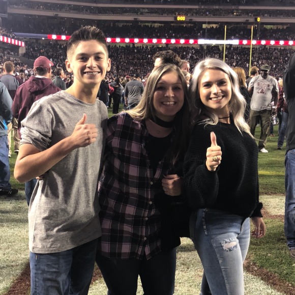 Profile Picture of Courtney Reznicek (@courts_closet77) on Poshmark