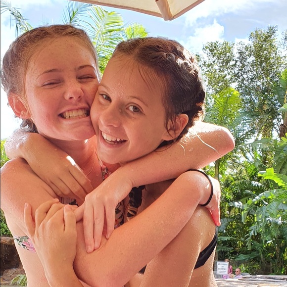 Profile Picture of Bonnie Reid (@bonnierreid) on Poshmark