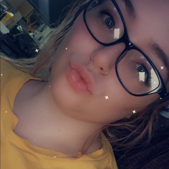 Caitlin Eakle - Poshmark Profile Picture of Caitlin Eakle (@caitlineakle) on Poshmark