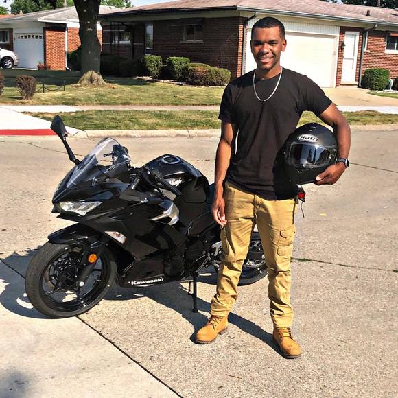 Profile Picture of Anthony Deforrest (@antjac12) on Poshmark