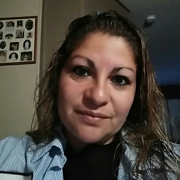 Profile Picture of Lucretia Chaires (@kriskiss76) on Poshmark