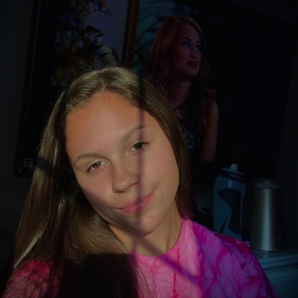 Profile Picture of Kensey Buetow (@k_ensey) on Poshmark