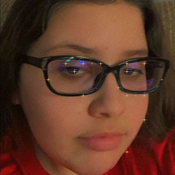 Profile Picture of Kaylee Grant (@kayleegrant224) on Poshmark
