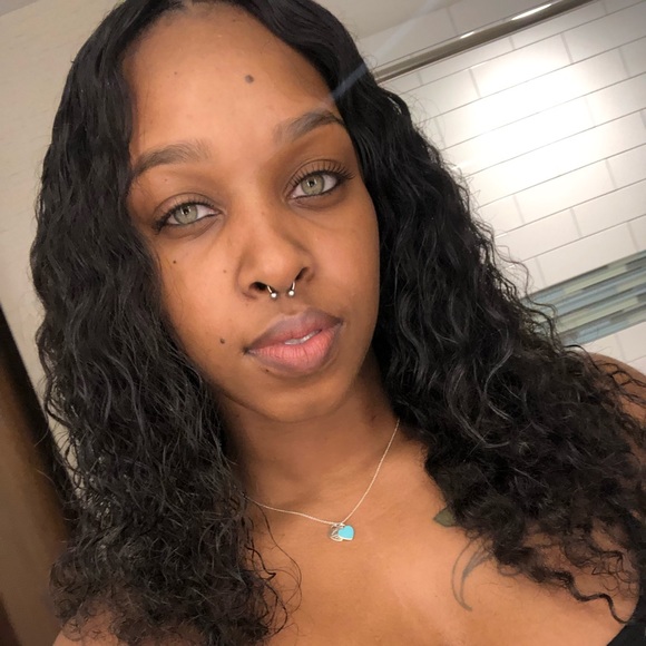 Profile Picture of Ivory Fowler (@ifowler254) on Poshmark