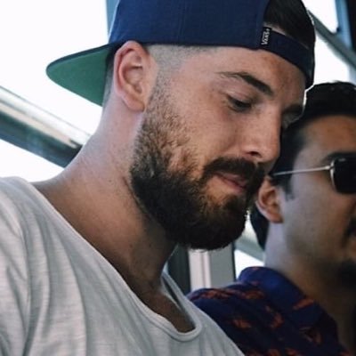 Profile Picture of  🍑 At The Lake (@PeachJames_) on Twitter