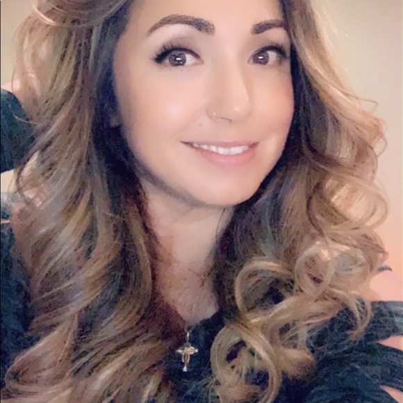 Jaclynn Blattenberger - Poshmark Profile Picture of Jaclynn Blattenberger (@jaclynnb24) on Poshmark