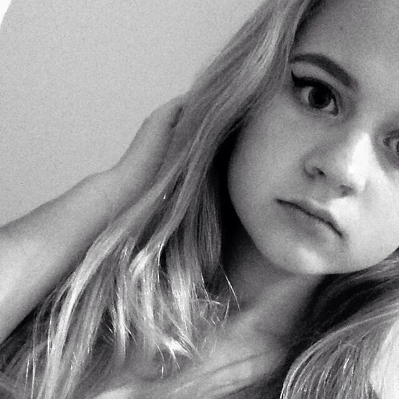 Profile Picture of Ruby Davenport (@ruby31019) on Poshmark