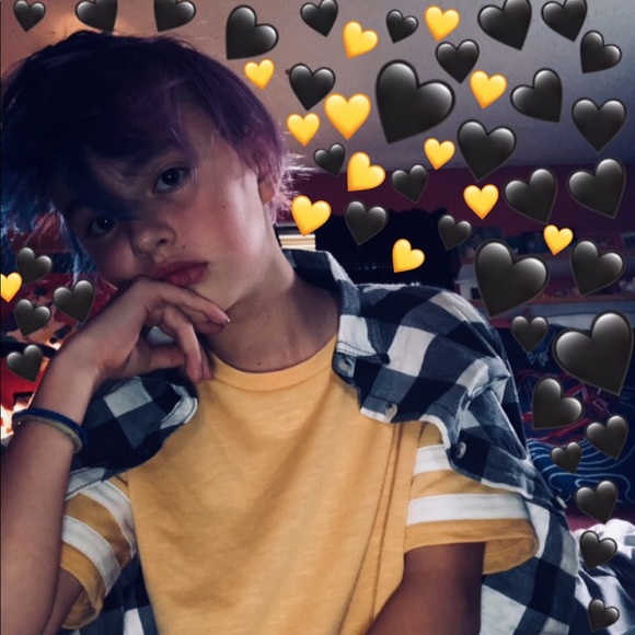 Profile Picture of Mahlaree Mahlerwein (@mmahlerwein) on Poshmark