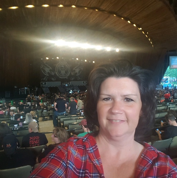 Profile Picture of Tonya Sibert (@sibert1969) on Poshmark