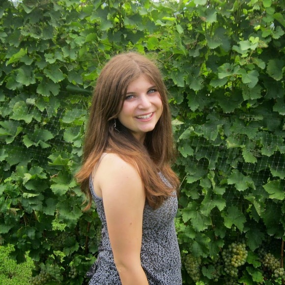 Profile Picture of Jillian Kirby (@jillian_kirby) on Poshmark