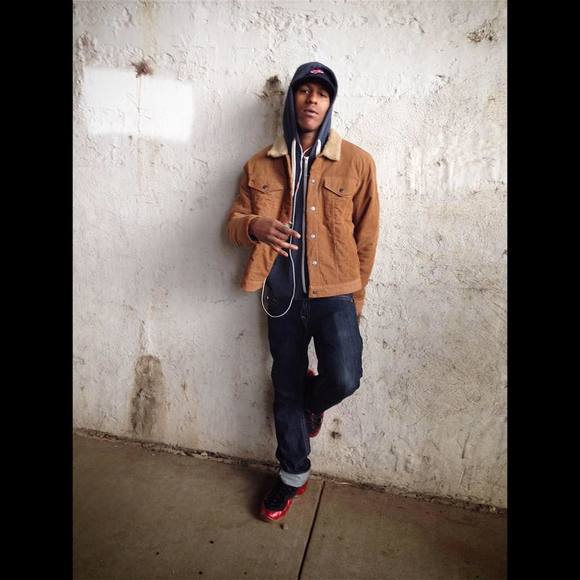 Profile Picture of Joshua Cohen (@joshcohen25) on Poshmark