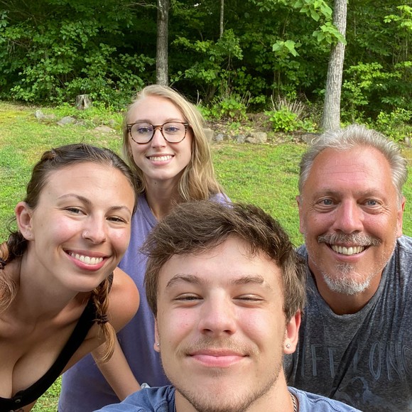 Profile Picture of Andrew Belling (@abelling65) on Poshmark