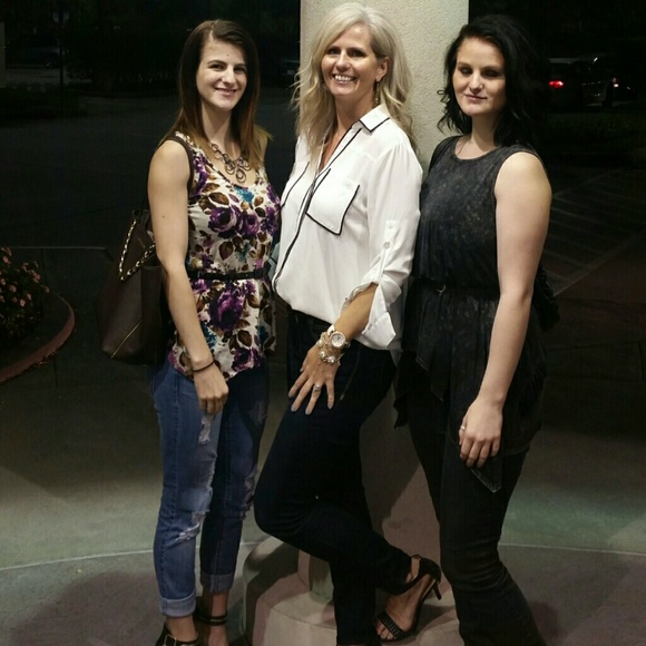 Profile Picture of Gayle Turcato (@gaylet29) on Poshmark
