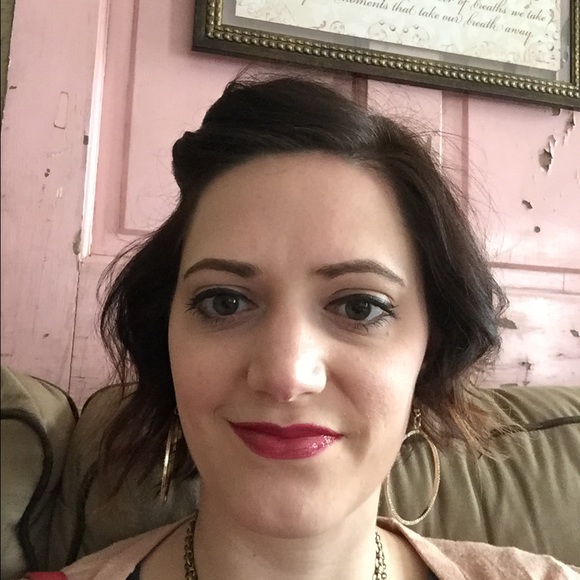 Profile Picture of Paige Potter (@paigekp) on Poshmark