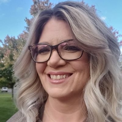 Profile Picture of Deborah  A Wolf (@Bard_Queen) on Twitter