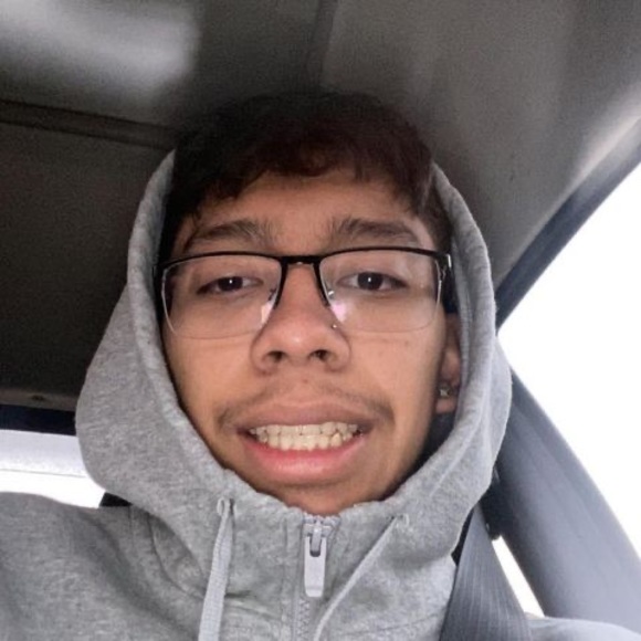 Profile Picture of Cristian Luna (@cristianluna731) on Poshmark