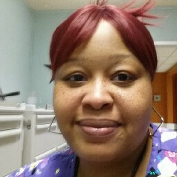 Profile Picture of Toya Davis (@wolliejay) on Poshmark