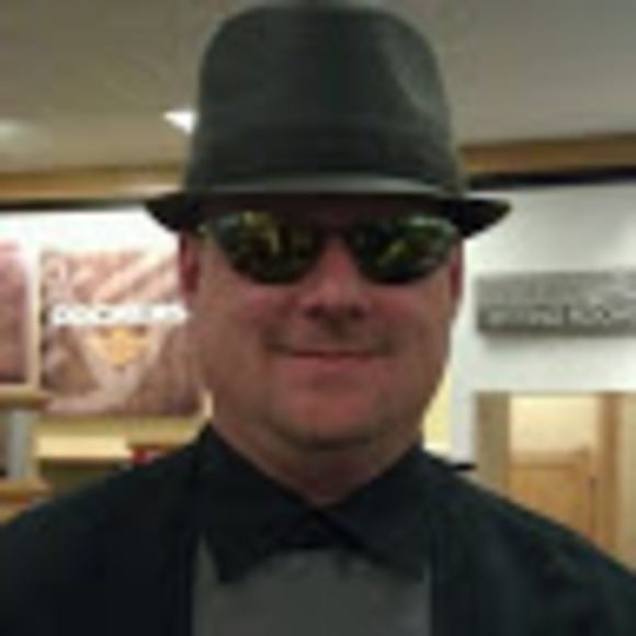 Profile Picture of Timothy Hannon (@timothyhannon) on Poshmark