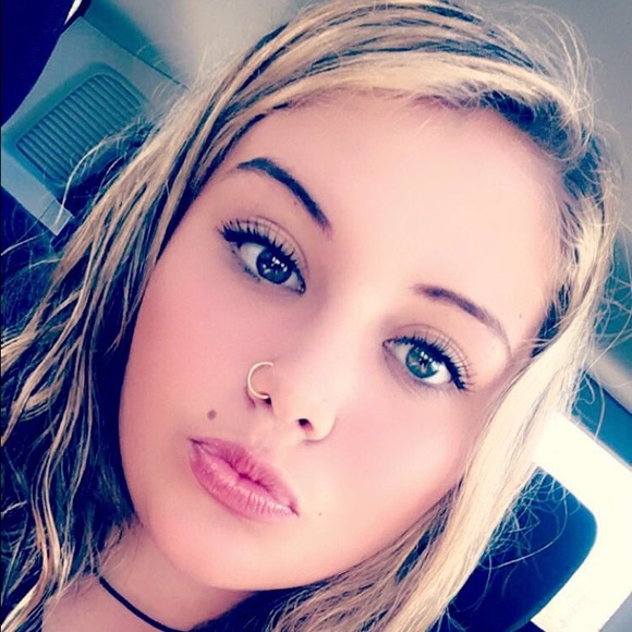 Profile Picture of Kara Webb (@kgwebb23) on Poshmark