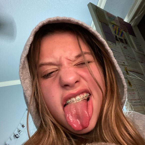 Profile Picture of Taylor Hale (@monkeytaytay) on Poshmark