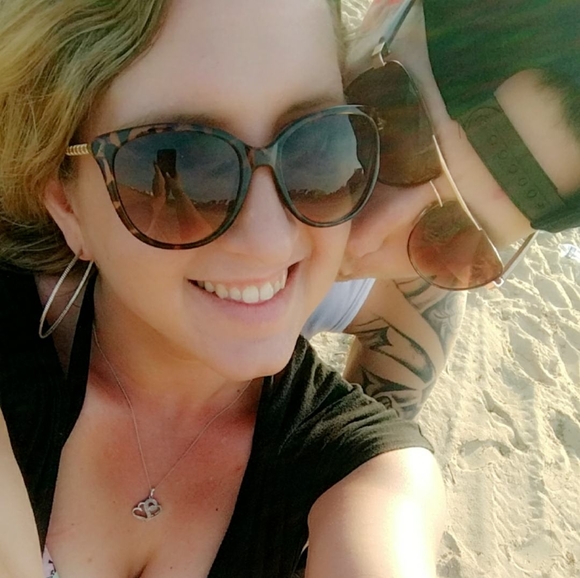 Profile Picture of Becca Papallo (@beccapapallo) on Poshmark