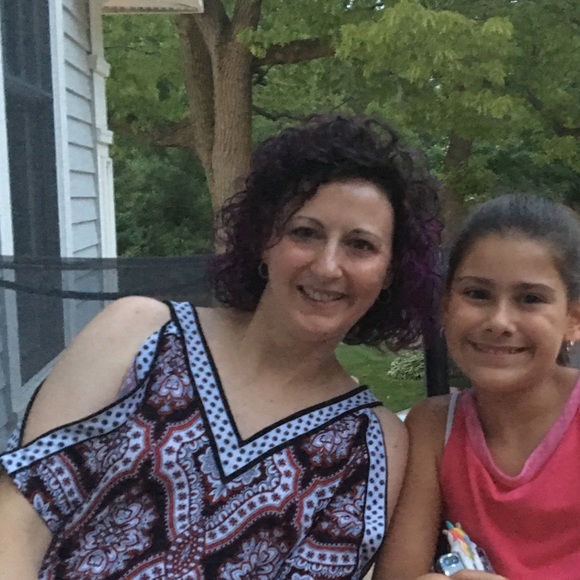 Profile Picture of Danielle Anzic (@danielleanzic) on Poshmark