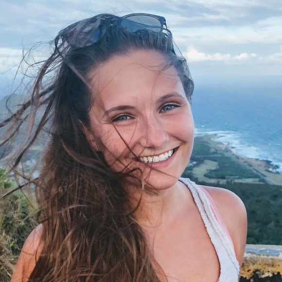 Profile Picture of Kristen Belleville (@kpbelleville) on Poshmark