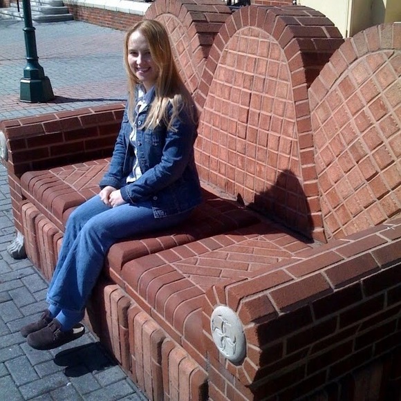 Profile Picture of Alexandra Pajak (@alexandrapajak) on Poshmark