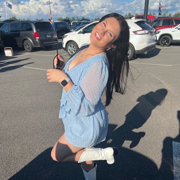 Profile Picture of Kendal Henning (@kendalhenning) on Poshmark