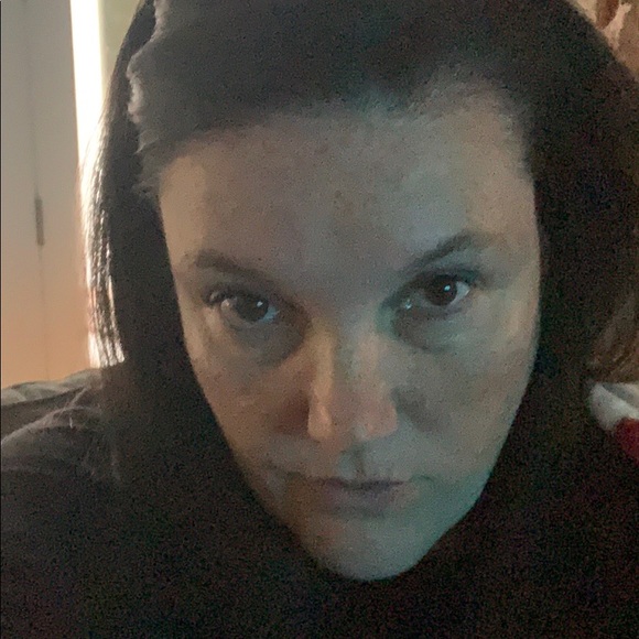 Profile Picture of Kathy Barrett (@darlinkp) on Poshmark