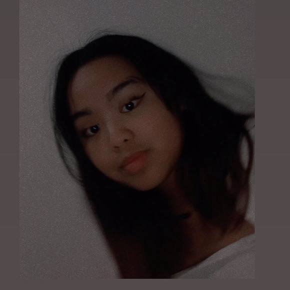 Profile Picture of Ryana Crespo (@ryanacalzado) on Poshmark