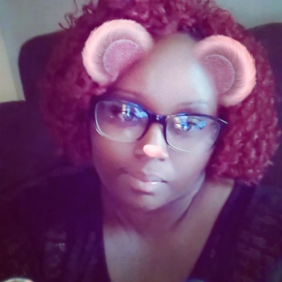 Profile Picture of Tia Benjamin (@tiabenjamin85) on Poshmark