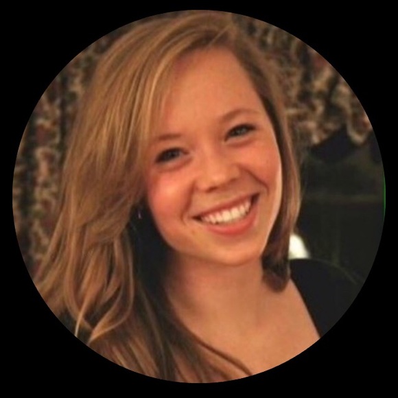 Profile Picture of Kayla Jakobson (@kaylajakz) on Poshmark