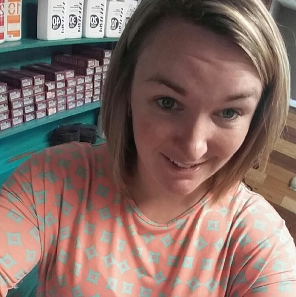Profile Picture of Chelsea Elmer (@chels_elmer) on Poshmark