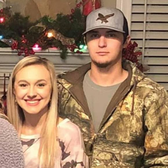 Profile Picture of Hallie Meadows (@halliemorgan) on Poshmark