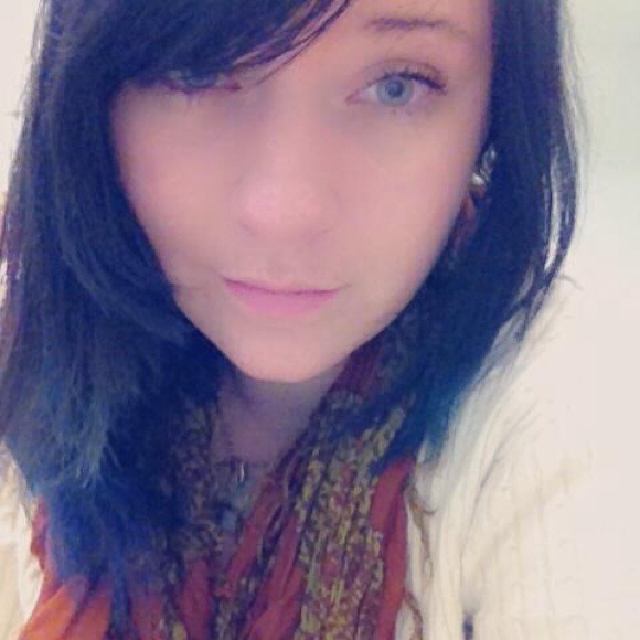 Profile Picture of Bree Scott (@breannasarous) on Poshmark
